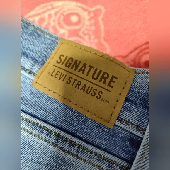 Levi's Light Blue Denim Jeans - Picture 6 of 11